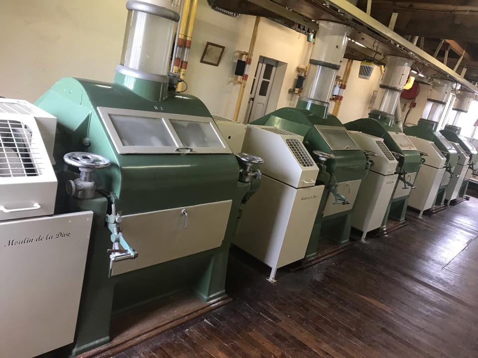 Fabrication de farine artisanale au Moulin de la Dive, Minoterie Marolleau