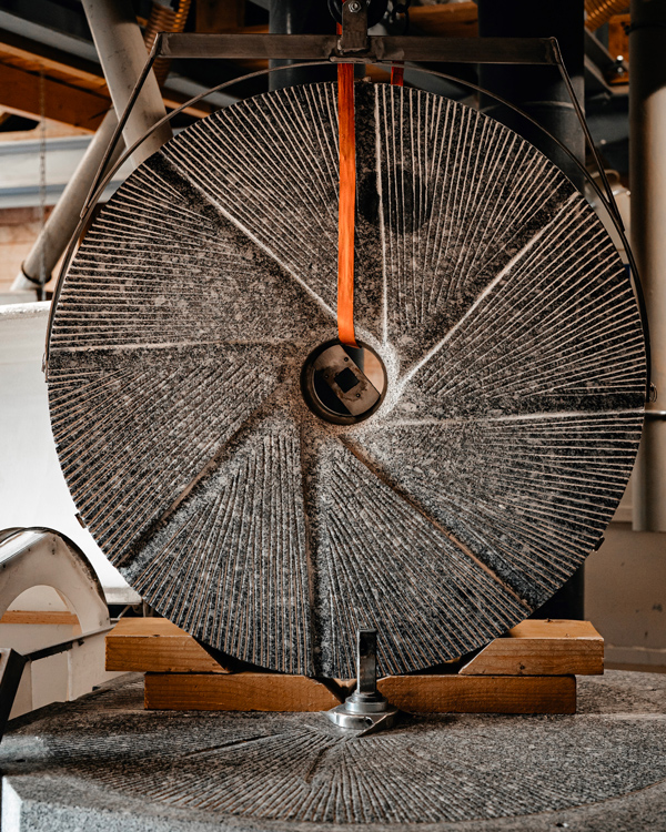 Meule du Moulin du Courneau - Le Comptoir des Farines