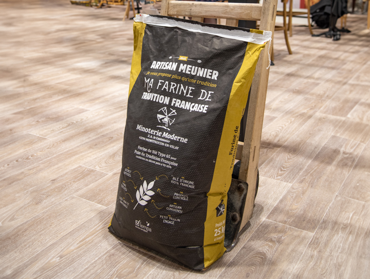 Sacs de farine pour pain de tradition française du groupement de meuniers indépendants Petits Moulins de France